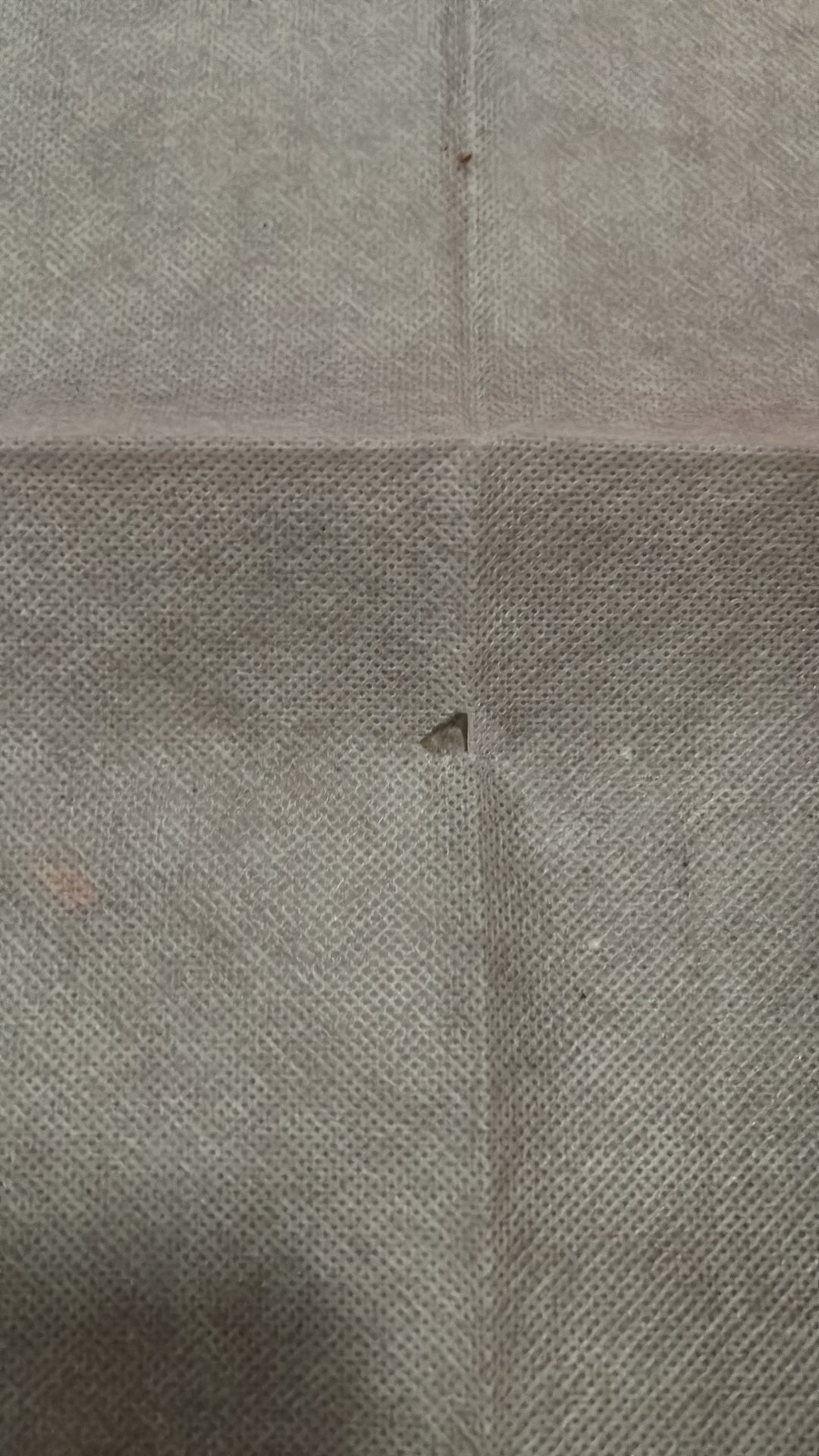 Spa Bed Sheets Disposable 20 sheets 75" x 31.5".  Massage Table Sheet Waterproof Bed Cover Non-woven Fabric. This product has a manufacturer's defect