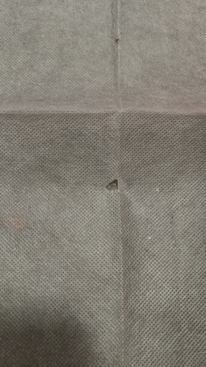 Spa Bed Sheets Disposable 20 sheets 75" x 31.5".  Massage Table Sheet Waterproof Bed Cover Non-woven Fabric. This product has a manufacturer's defect